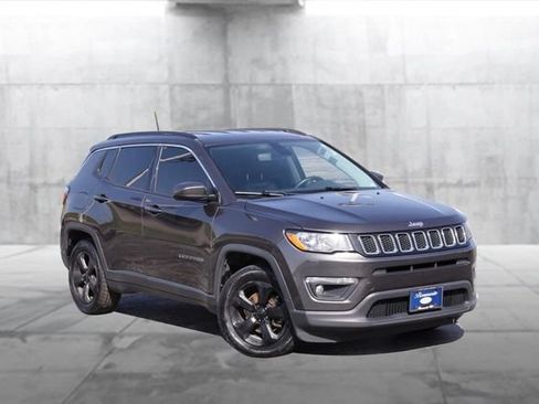 Used 2018 Jeep Compass Latitude FWD image 2