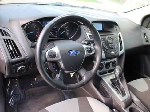 Used 2014 Ford Focus SE w/ SE Sport Package FWD image 16