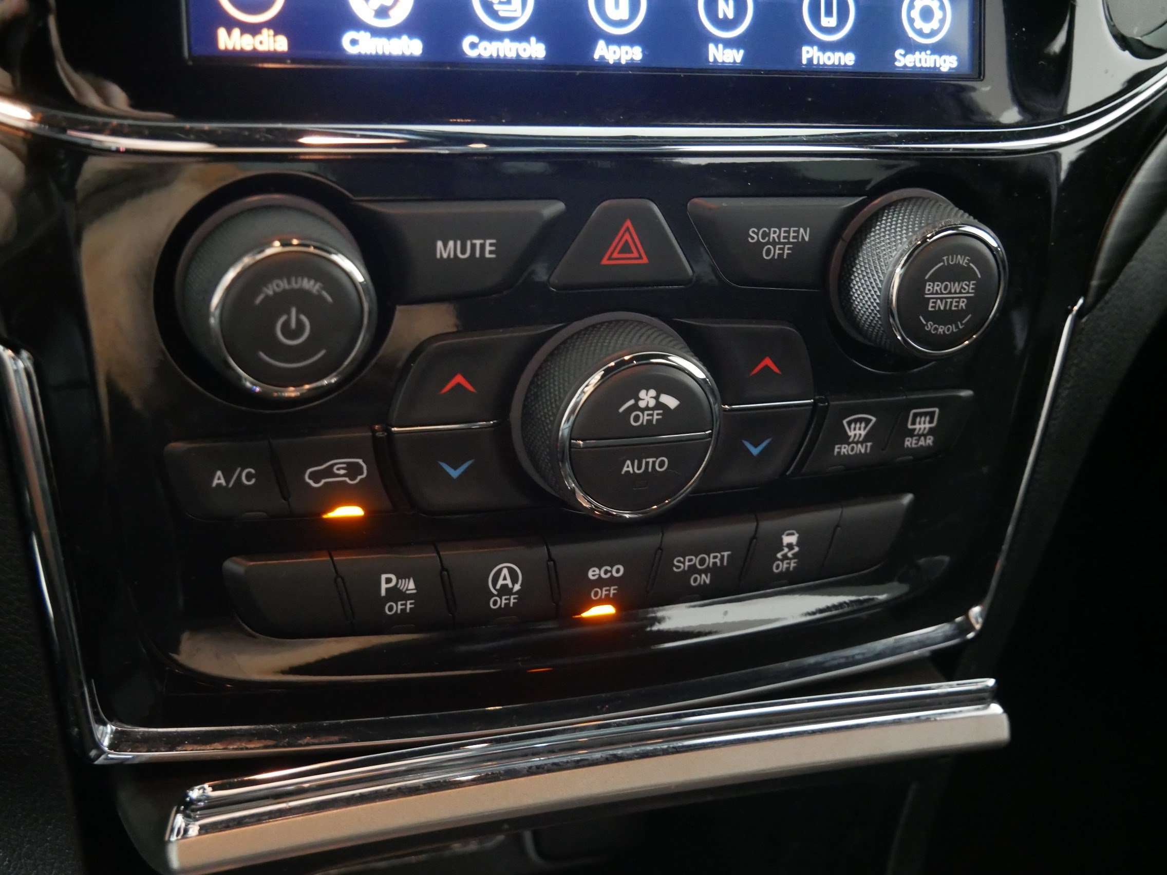 Used 2021 Jeep Grand Cherokee Laredo X AWD/4WD image 23