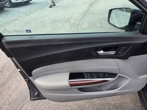 Used 2017 Acura TLX V6 FWD image 11