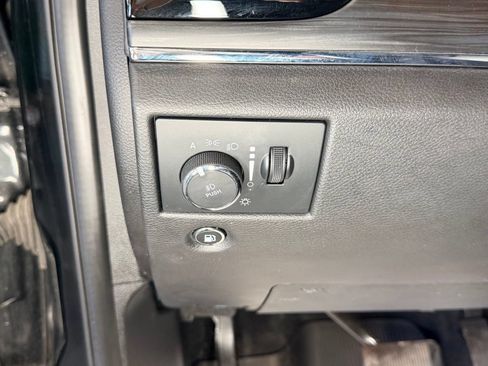 Used 2021 Jeep Grand Cherokee Limited AWD/4WD image 17