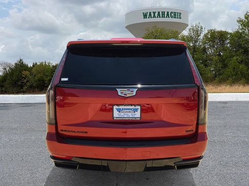 Used 2023 Cadillac Escalade Sport Platinum w/ LPO, Floor Liner Package AWD/4WD image 4