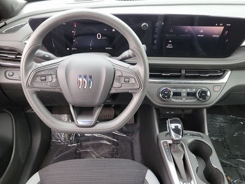 Used 2024 Buick Envista Preferred w/ Advanced Safety Package image 9