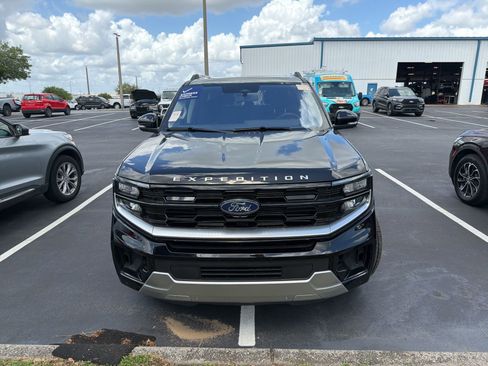 Used 2025 Ford Expedition Platinum image 15