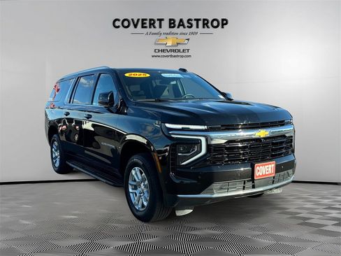 Used 2025 Chevrolet Suburban LS image 6