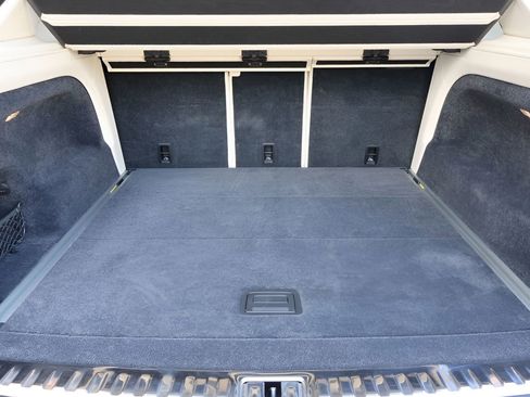 Used 2021 Bentley Bentayga image 19