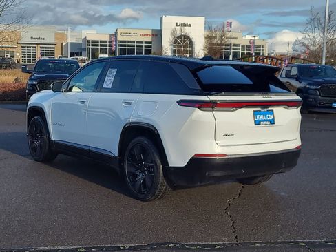 New 2025 Jeep Wagoneer S Launch Edition w/ Trailer Tow Group AWD/4WD image 12