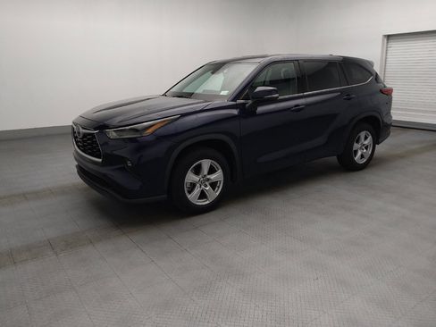 Used 2021 Toyota Highlander LE FWD image 2