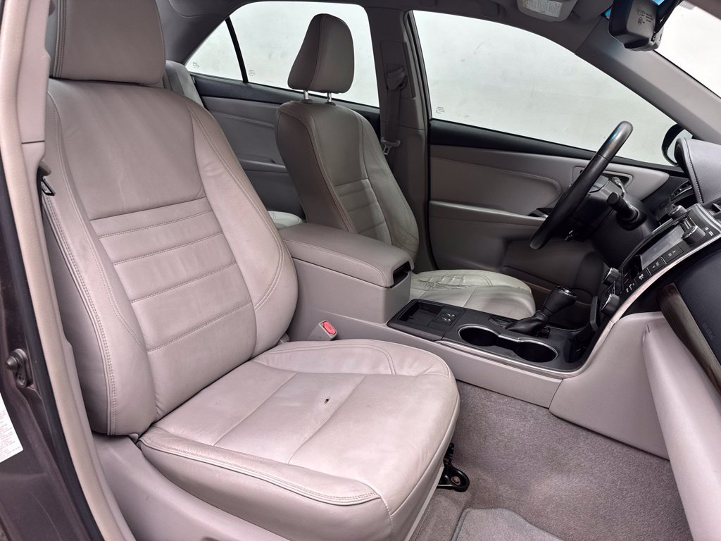 Used 2015 Toyota Camry XLE w/ Moonroof Package FWD image 23
