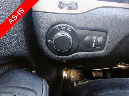 Used 2016 Jeep Cherokee Sport w/ Cold Weather Group FWD image 29