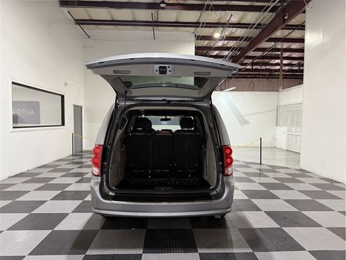 Used 2017 Dodge Grand Caravan SXT image 22