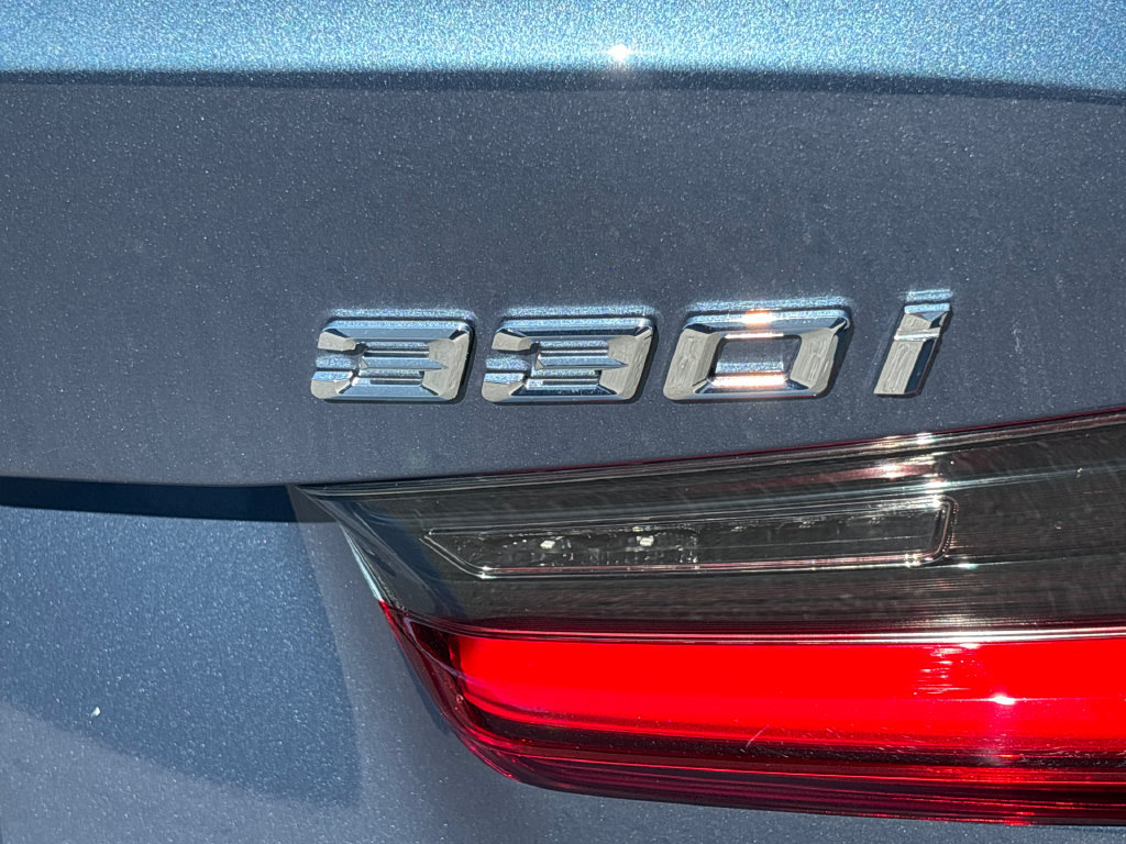 Used 2026 BMW 330i Sedan w/ Premium Package RWD image 11