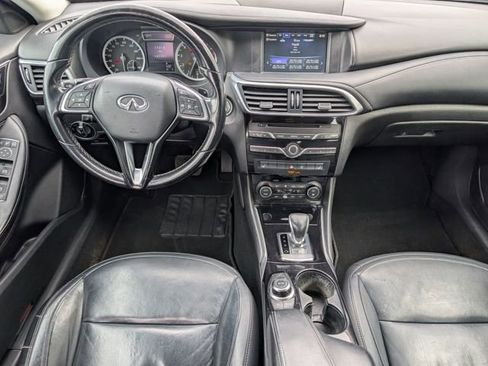 Used 2017 INFINITI QX30 AWD image 12