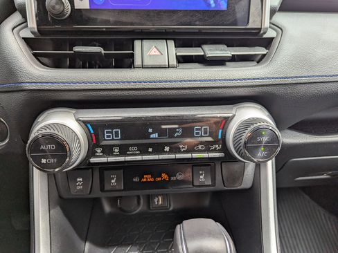 Used 2024 Toyota RAV4 SE w/ Convenience Package image 25