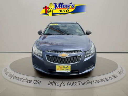 Used 2013 Chevrolet Cruze LS FWD image 4