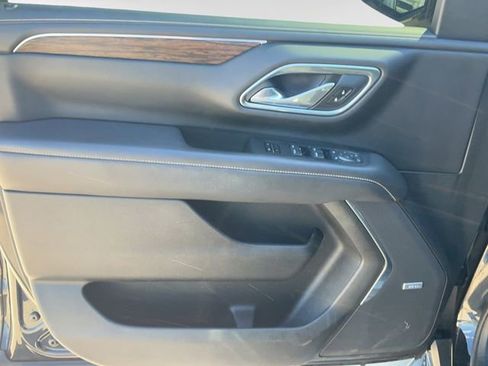 Used 2021 Chevrolet Suburban Premier w/ Premium Package image 16