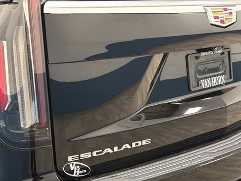 Used 2022 Cadillac Escalade ESV Premium Luxury AWD/4WD image 40