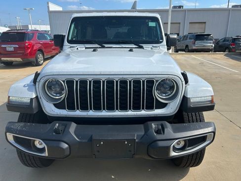 Used 2025 Jeep Wrangler Unlimited Sahara AWD/4WD image 13