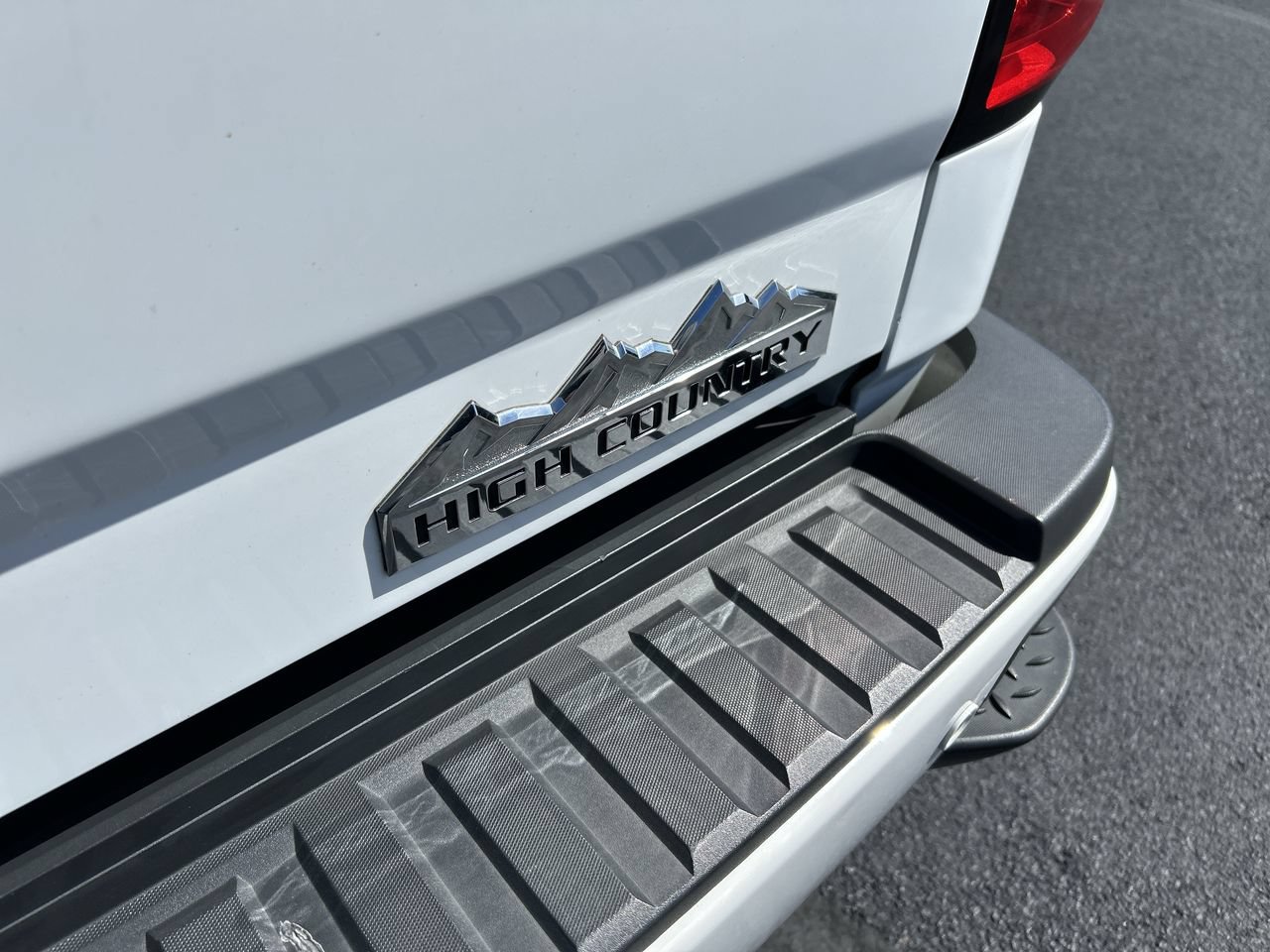 Used 2017 Chevrolet Silverado 2500 High Country w/ Duramax Plus Package AWD/4WD image 12