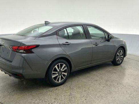 Used 2025 Nissan Versa SV image 9