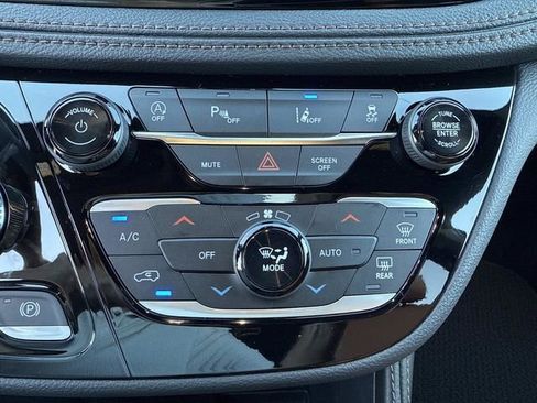 New 2026 Chrysler Pacifica Pinnacle image 36