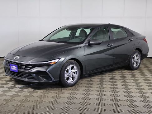 Used 2024 Hyundai Elantra SE FWD image 7
