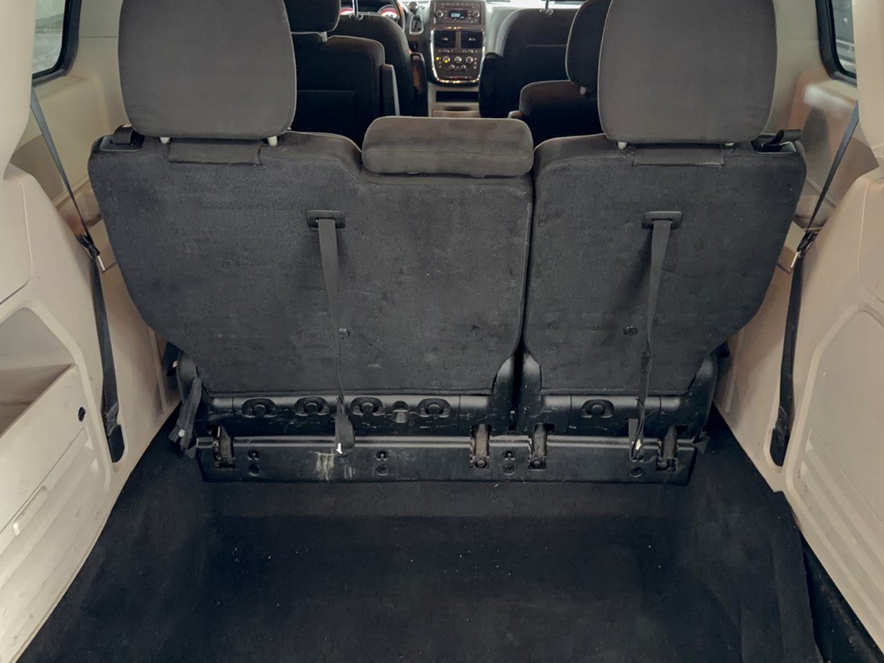 Used 2016 Dodge Grand Caravan SE FWD image 28
