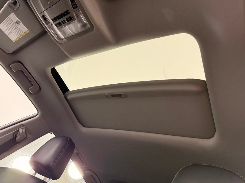 Used 2018 Toyota Highlander AWD V6 image 4