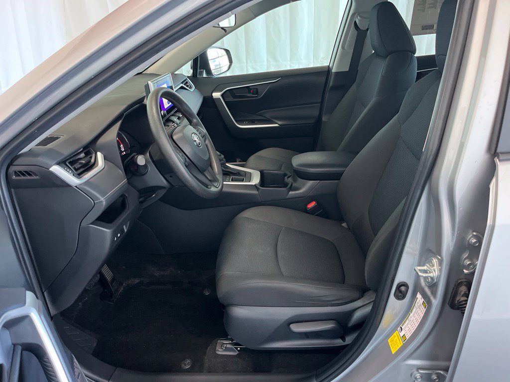 Used 2024 Toyota RAV4 LE AWD/4WD image 3