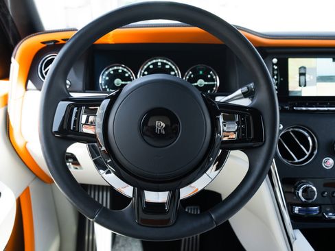 Used 2022 Rolls-Royce Cullinan w/ Cullinan Package image 10