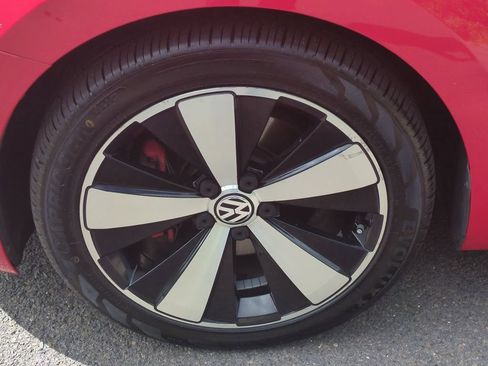 Used 2013 Volkswagen Beetle Turbo FWD image 10