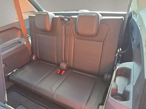Used 2018 Volkswagen Tiguan SE w/ Panoramic Sunroof Package FWD image 45