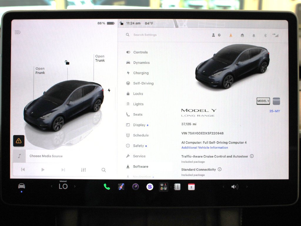 Used 2025 Tesla Model Y Long Range RWD image 17