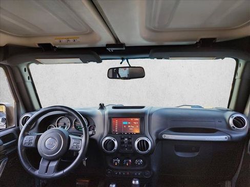 Used 2016 Jeep Wrangler Unlimited Sahara w/ Max Tow Package AWD/4WD image 16