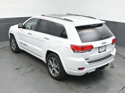 Used 2020 Jeep Grand Cherokee Overland AWD/4WD image 30
