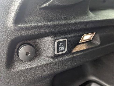 Used 2023 Jeep Grand Cherokee L Limited w/ Luxury Tech Group II image 16