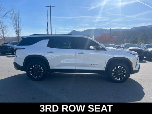 Used 2025 Chevrolet Traverse Z71 w/ Enhanced Driving Package image 3