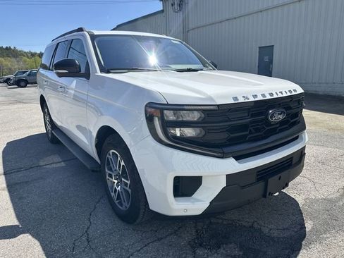 Used 2025 Ford Expedition Active AWD/4WD image 11