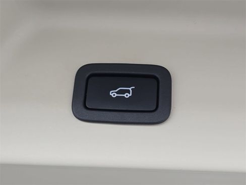 Used 2020 Land Rover Range Rover HSE image 16