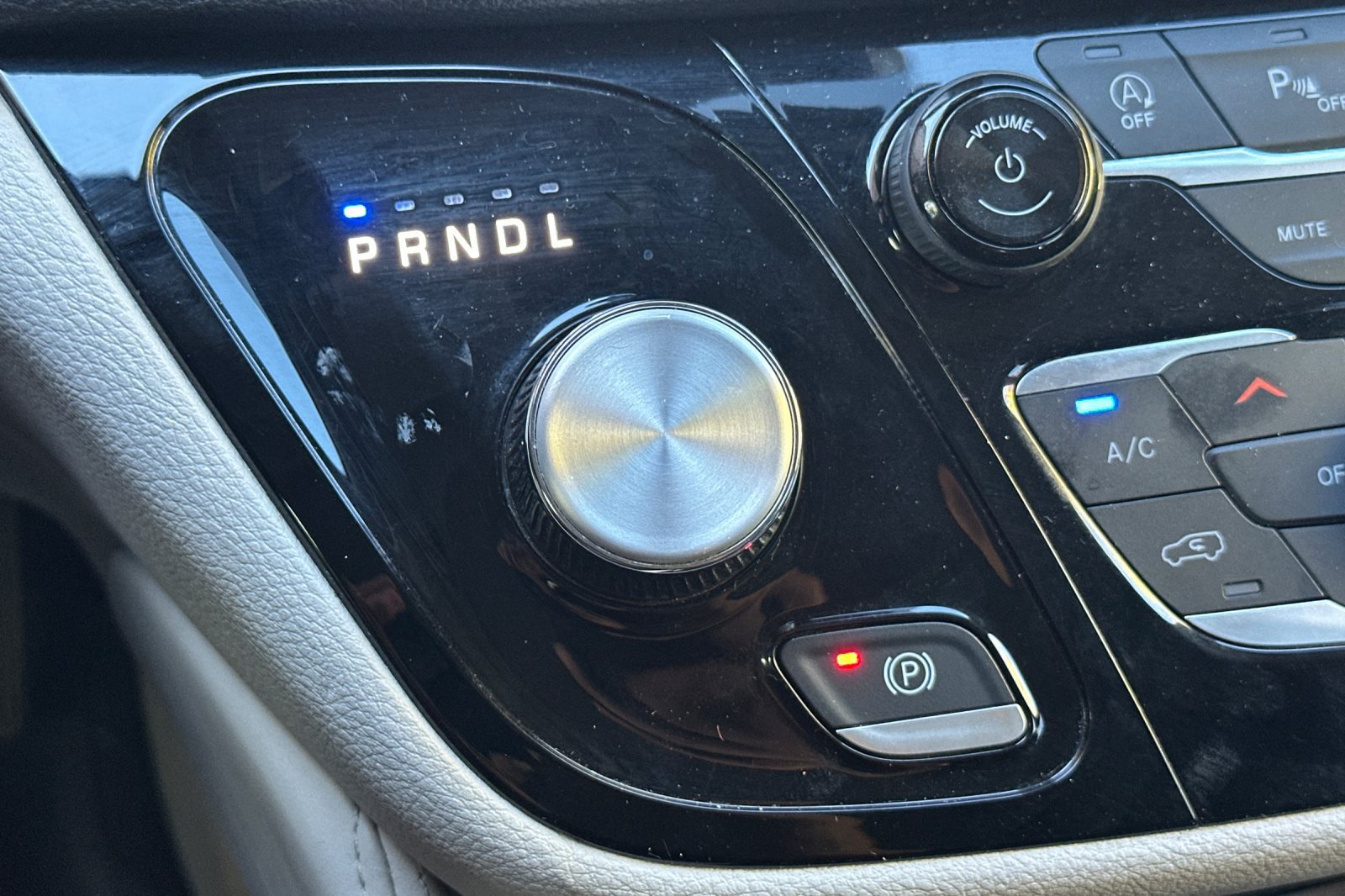 Used 2023 Chrysler Pacifica Limited FWD image 29