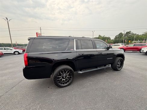 Used 2019 Chevrolet Suburban LT AWD/4WD image 7
