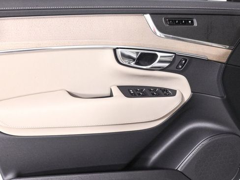 New 2025 Volvo XC90 B6 Core w/ Climate Package image 23