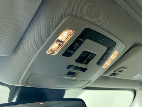 Used 2025 Toyota Sienna XLE image 18