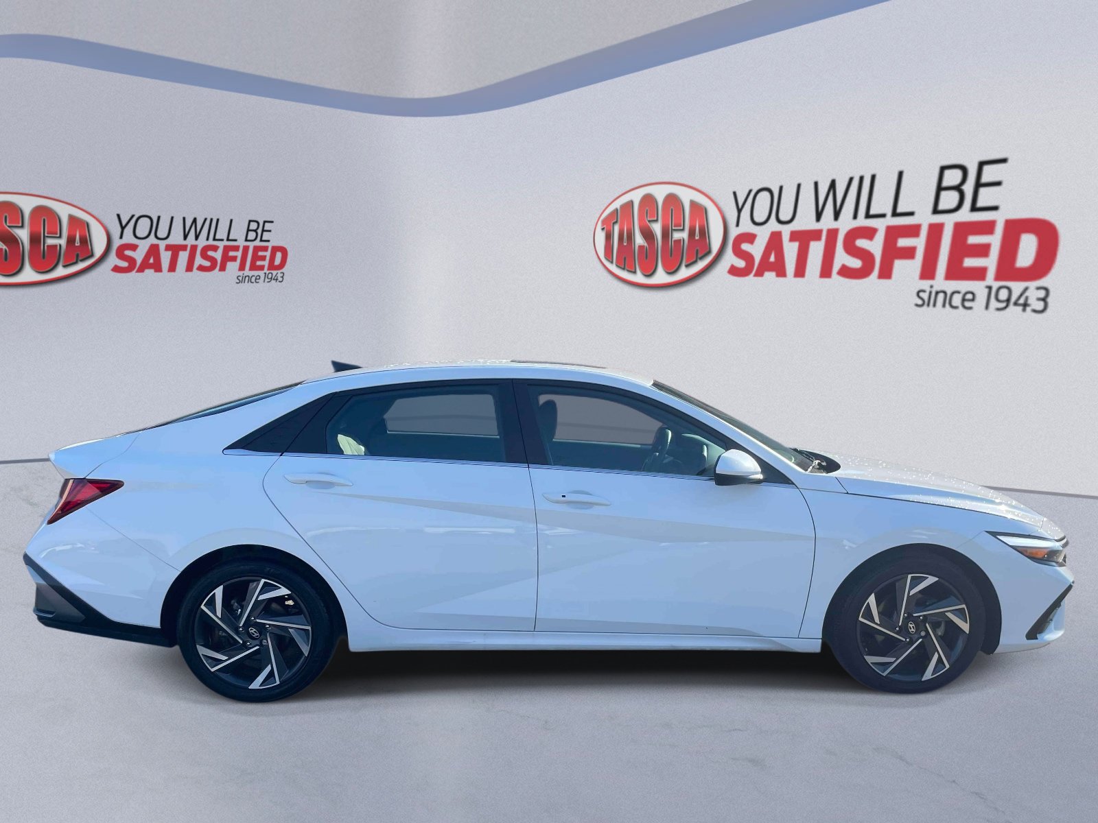 Used 2024 Hyundai Elantra SEL w/ Convenience Package FWD image 4