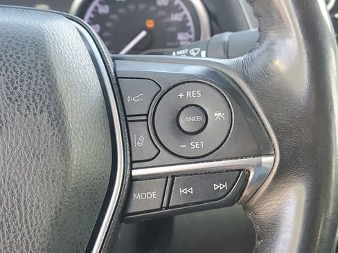 Used 2018 Toyota Camry XLE FWD image 15