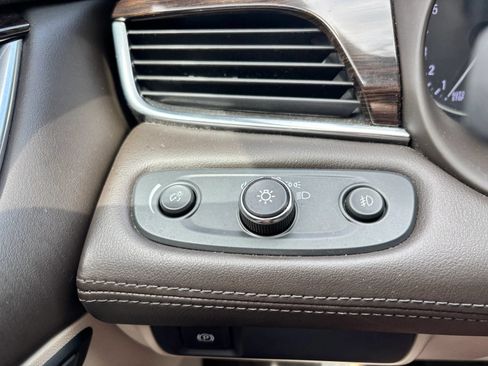 Used 2017 Buick LaCrosse Essence FWD image 23