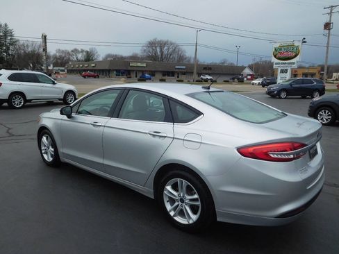 Used 2018 Ford Fusion SE FWD image 3