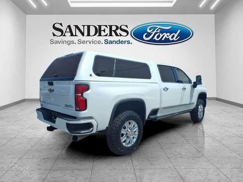 Used 2024 Chevrolet Silverado 2500 High Country w/ High Country Premium Package AWD/4WD image 2