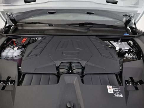 New 2026 Porsche Cayenne GTS AWD/4WD image 32