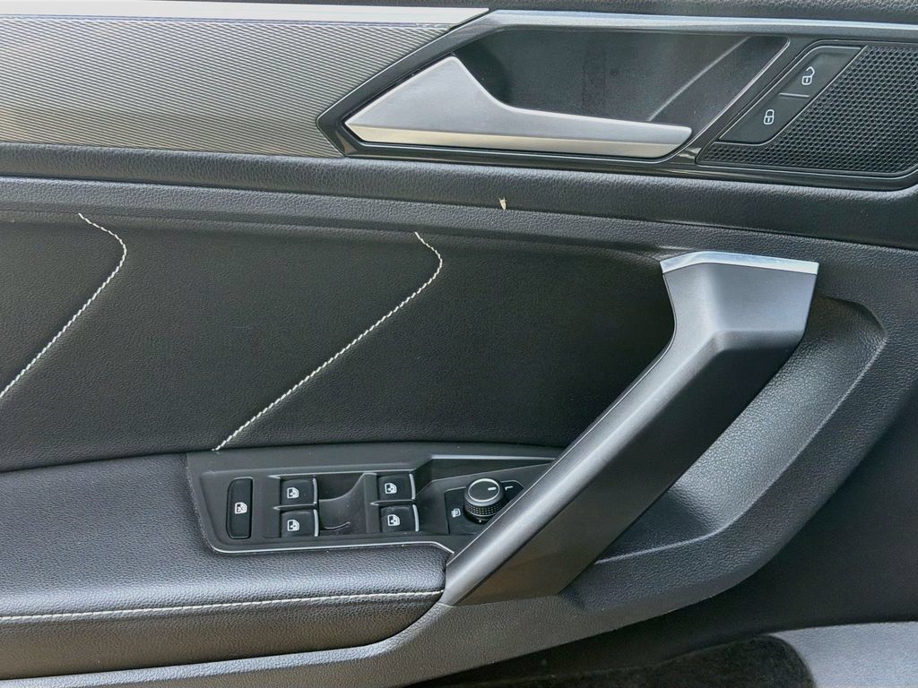 Used 2023 Volkswagen Tiguan SE R-Line FWD image 19